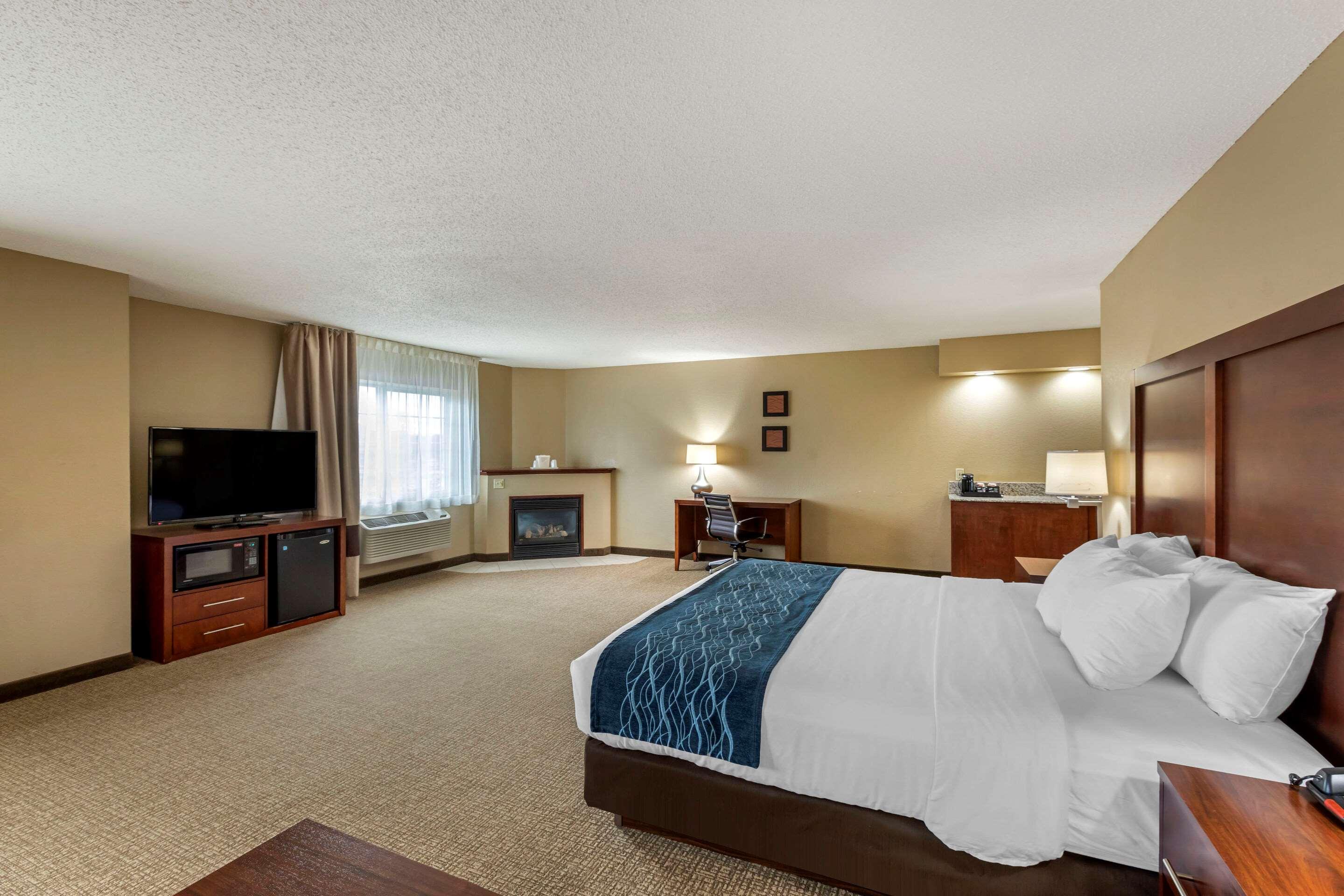 Comfort Inn & Suites Jackson - West Bend Εξωτερικό φωτογραφία