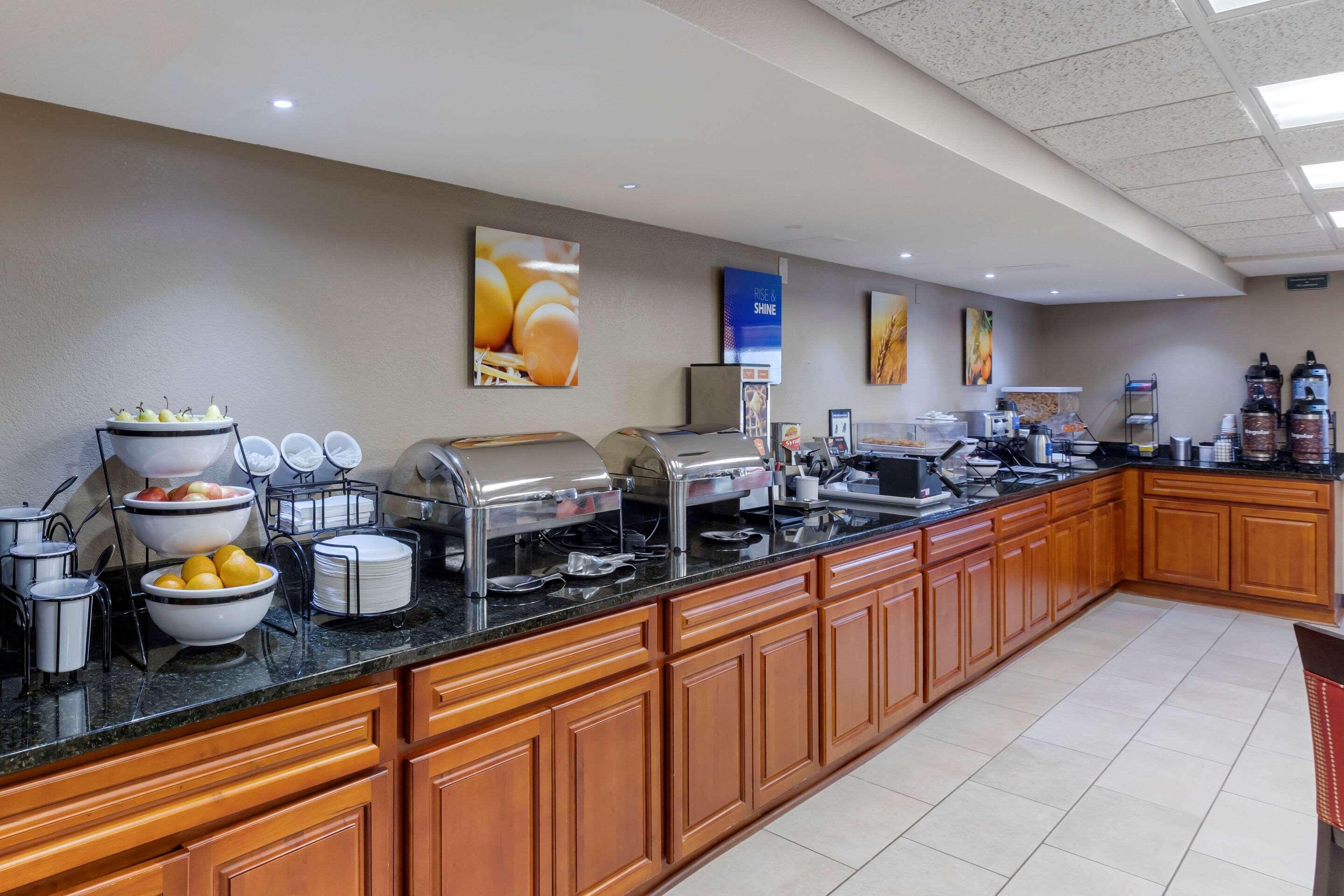 Comfort Inn & Suites Jackson - West Bend Εξωτερικό φωτογραφία