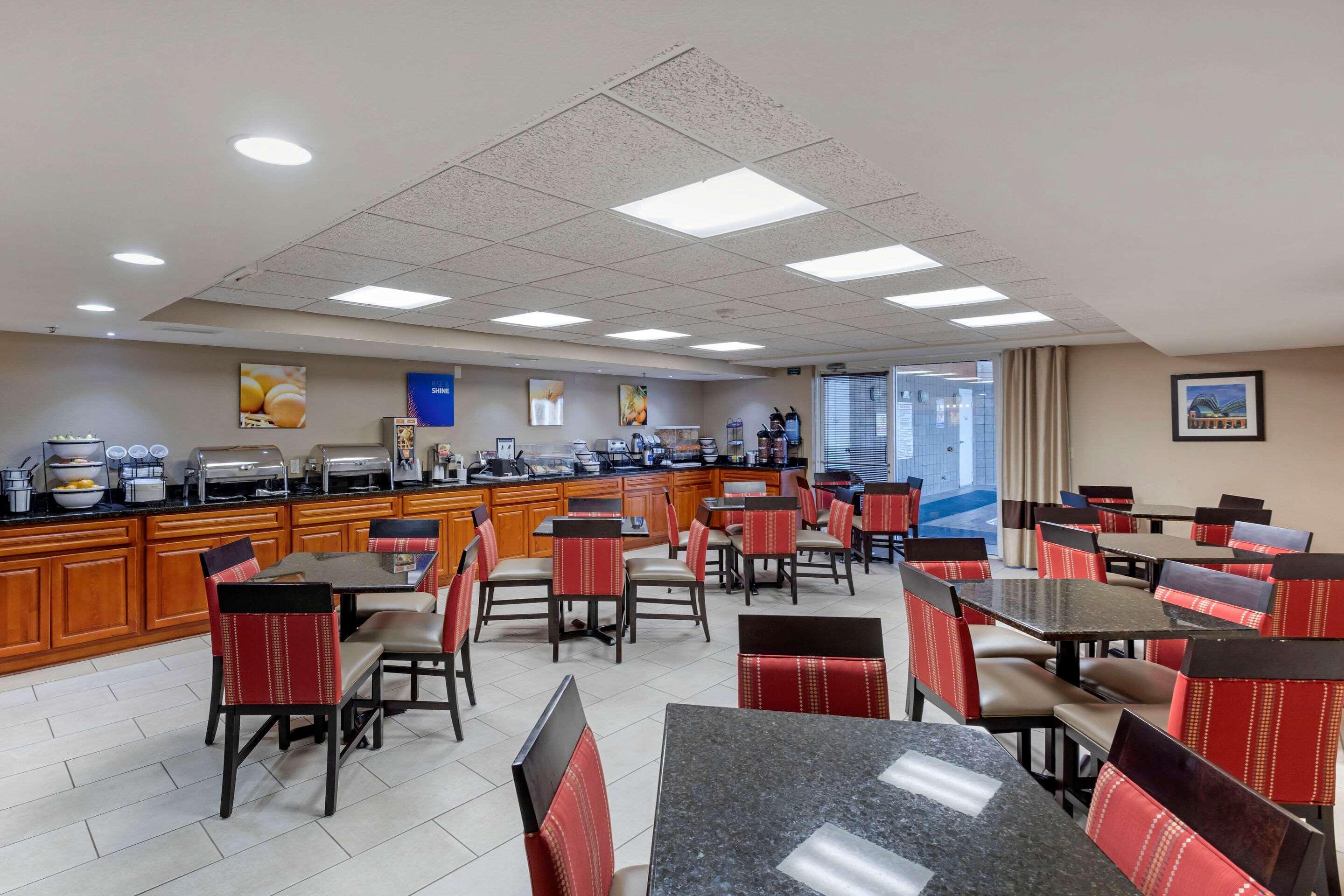 Comfort Inn & Suites Jackson - West Bend Εξωτερικό φωτογραφία