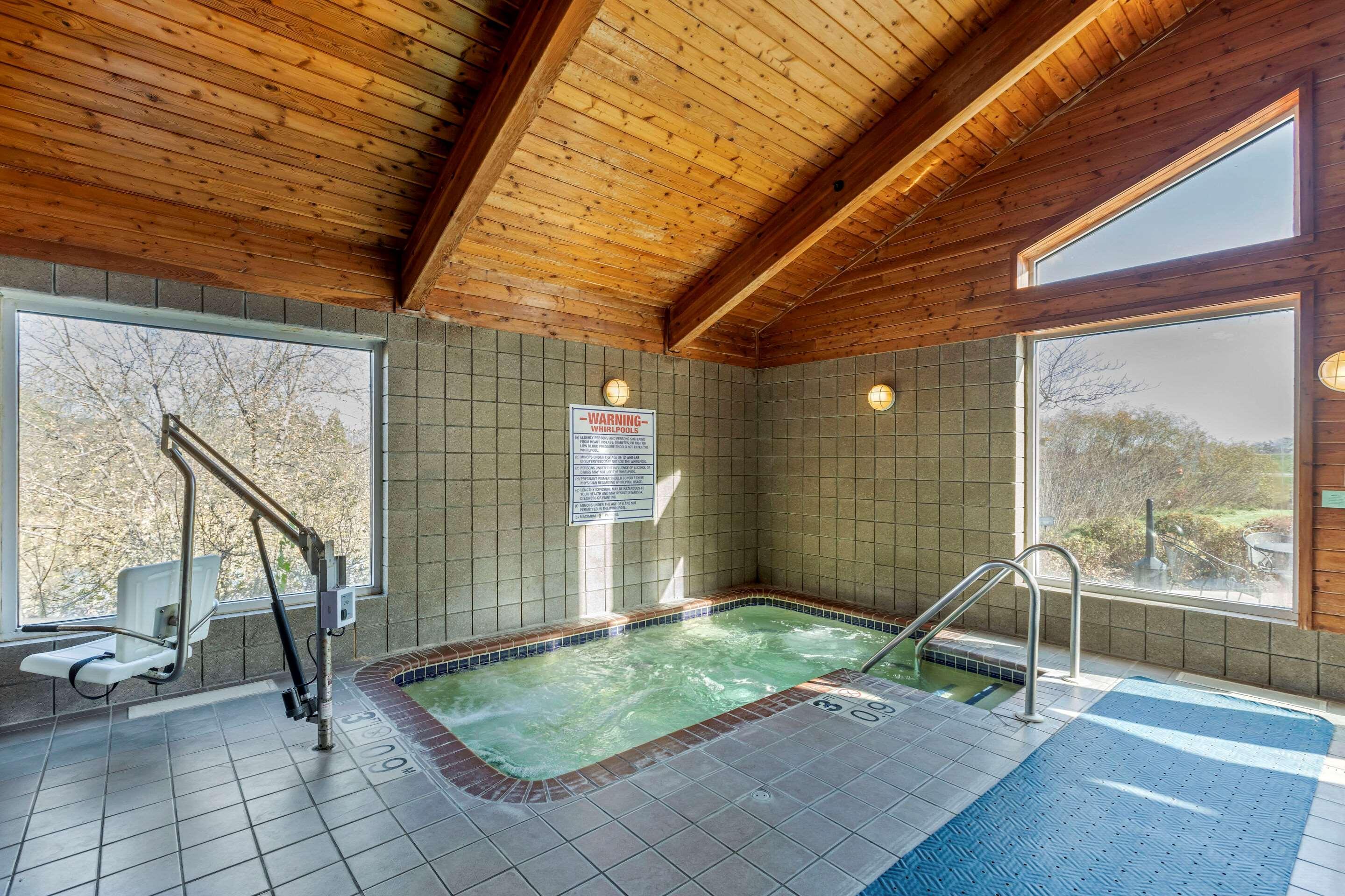Comfort Inn & Suites Jackson - West Bend Εξωτερικό φωτογραφία
