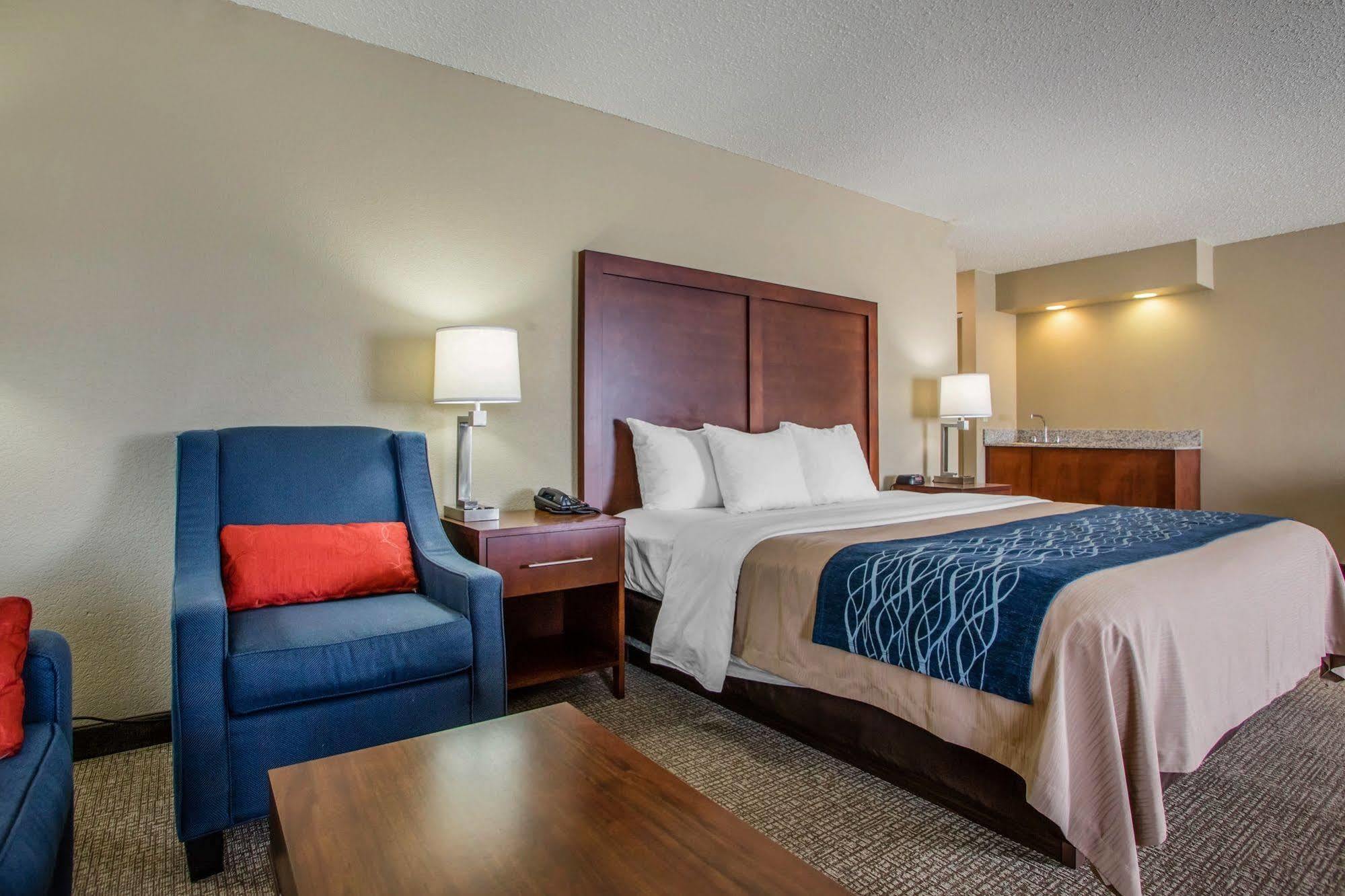 Comfort Inn & Suites Jackson - West Bend Εξωτερικό φωτογραφία